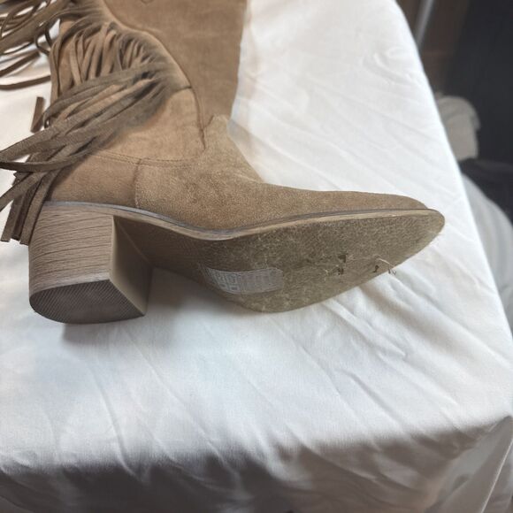 Pierre Dumas Light Brown Knee High Boots With Fringe Size 7 1/2 Medium Preowned - Picture 3 of 16